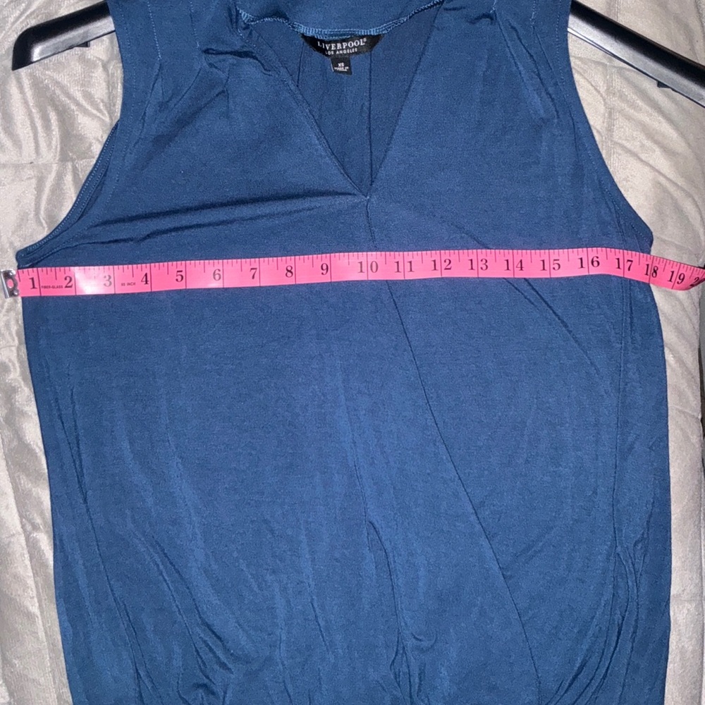 Liverpool Blouse Sleeveless V-Neck Knit Top 96 % Viscose Soft Blend